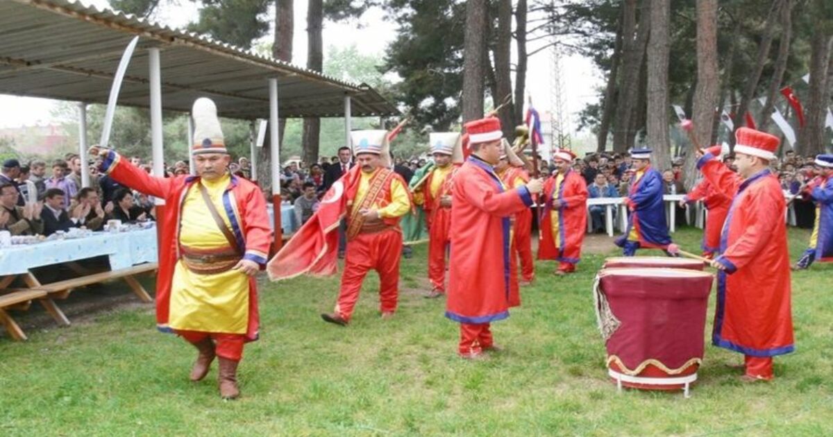 Hıdrellez Şenliği Coşkusu Samsun'un Bafra İlçe Belediyesi Tarafından Bu Sene 3.'sü Organize Edilen Hıdrellez Şenliği Büyük İlgi Gördü