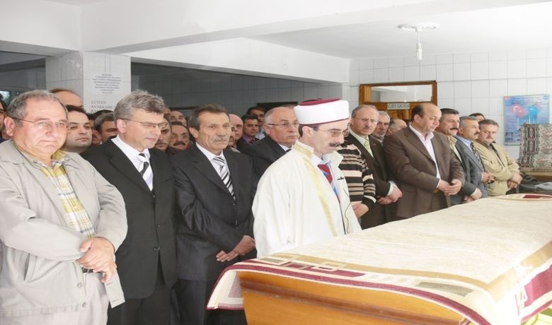 Bafra Eski Belediye BaşkanıHasan Aslan'ın Acı Günü - Samsun'un Bafra eski Belediye Başkanı Hasan Aslan'ın kayınpederi Numan Şenel (82) geçirdiği ani rahatsızlık sonucu hayatını kaybetti.