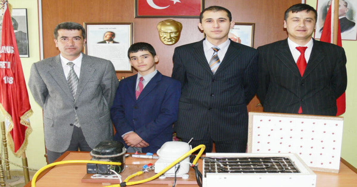 "Hibrit Tohum Dikme Makinesi" Ankara'da Yarışacak Samsun'un Bafra Kaygusuz İlköğretim Okulu'nun 'Hibrit Tohum Dikme Makinesi' Projesi, Ankara'da Düzenlenecek 'Bu Benim Eserim' Projesine Katılacak