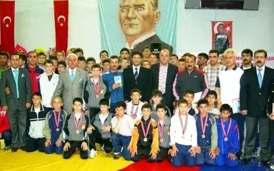 Milli Güreşçi Baki Yürüker Anısına Yapılan Güreş Turnuvası Sona Erdi Amasya Ve Samsun 4'er Birincilikle Turnuvada Adından Söz Ettiren İller Oldu