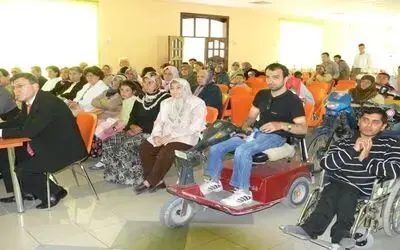 Engelli Hakları Paneli Samsun'un Bafra İlçe Belediyesi Tarafından "Engellilerle Engelsiz Bir Yaşam İçin El Ele" Sloganıyla 'Engelli Hakları' Konulu Panel Düzenlendi
