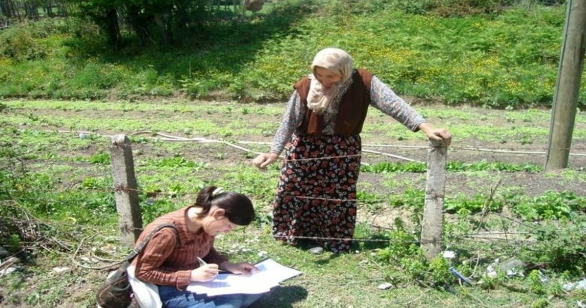 Gönüllü Öğretmenlerden Anne-babalara Tarlalarda Eğitim