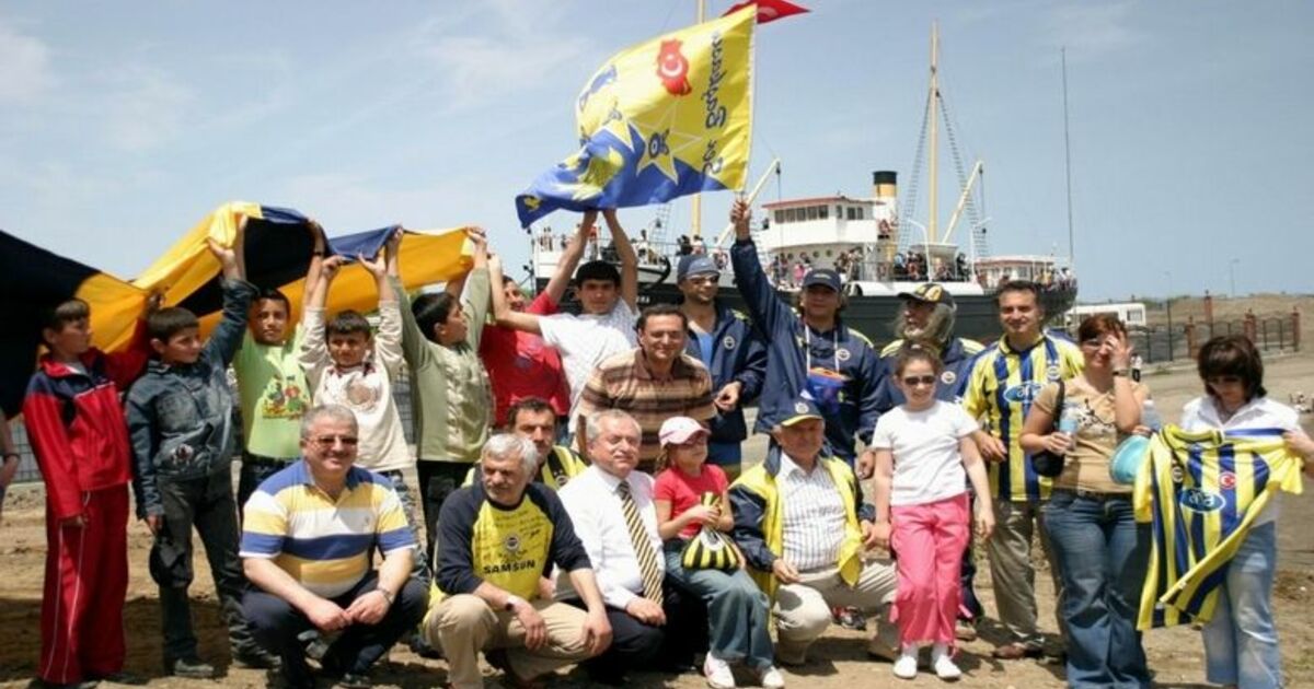 Fenerbahçe Kulübü 100. Yıl Etkinlikleri Fenerbahçe Kulübü Kürek Şubesi Sporcuları, Atatürk'ün Samsun'a Ayak Bastığı Alandan Alınan Toprağı 9 Haziran'da Fenerbahçe Kulübü Başkanı Aziz Yıldırım'a Teslim Edecek