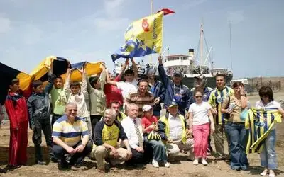 Fenerbahçe Kulübü 100. Yıl Etkinlikleri Fenerbahçe Kulübü Kürek Şubesi Sporcuları, Atatürk'ün Samsun'a Ayak Bastığı Alandan Alınan Toprağı 9 Haziran'da Fenerbahçe Kulübü Başkanı Aziz Yıldırım'a Teslim Edecek