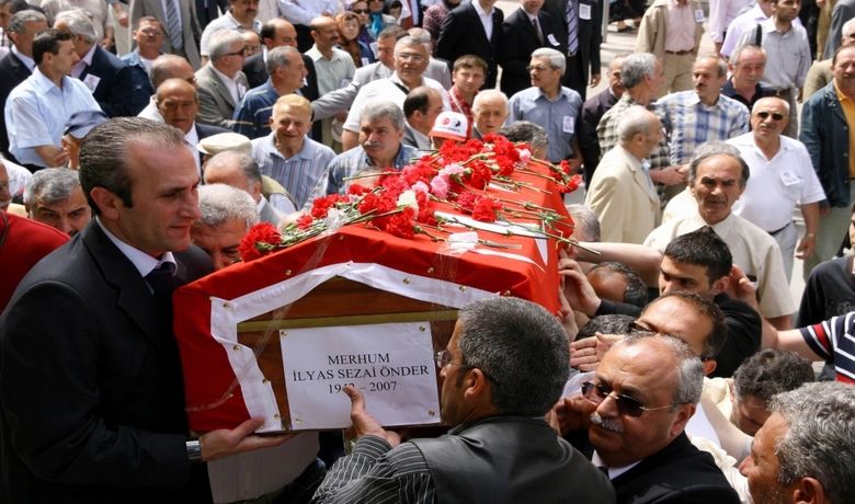 Vefat Eden Chp Samsun Milletvekili Önder İçin Tören Düzenlendi Tedavi Gördüğü Ankara İbni Sina Hastanesi'nde Hayatını Kaybeden22. Dönem Chp Samsun Milletvekili İlyas Sezai Önder İçin Chp İl Başkanlığı Ve Samsun Adliyesi Önünde Tören Düzenlendi - Tedavi gördüğü Ankara İbni Sina Hastanesi'nde önceki gün hayatını kaybeden 22. Dönem CHP Samsun Milletvekili İlyas Sezai Önder için CHP Samsun İl Başkanlığı ve Samsun Adliyesi önünde tören düzenlendi.