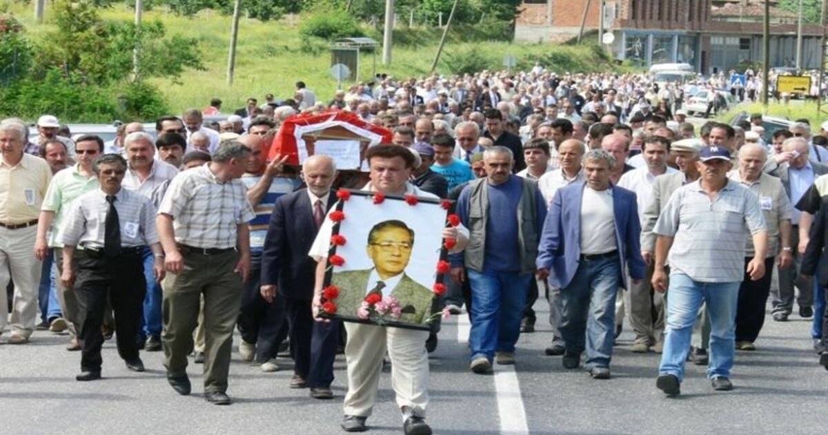 Vefat Eden Milletvekili Toprağa Verildi Önceki Gün Vefat Öden Chp Samsun Milletvekili Sezai Önder, Gözyaşları İçerisinde Toprağa Verildi