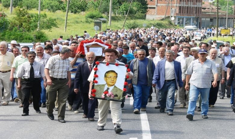 Vefat Eden Milletvekili Toprağa Verildi Önceki Gün Vefat ÖdenChp Samsun Milletvekili Sezai Önder, Gözyaşları İçerisinde Toprağa Verildi - Tedavi gördüğü Ankara İbni Sina Hastanesi'nde önceki gün hayatını kaybeden 22. Dönem CHP Samsun Milletvekili İlyas Sezai Önder'in cenazesi, Bafra ilçesine bağlı Kolay beldesinde gözyaşı içerisinde toprağa verildi.