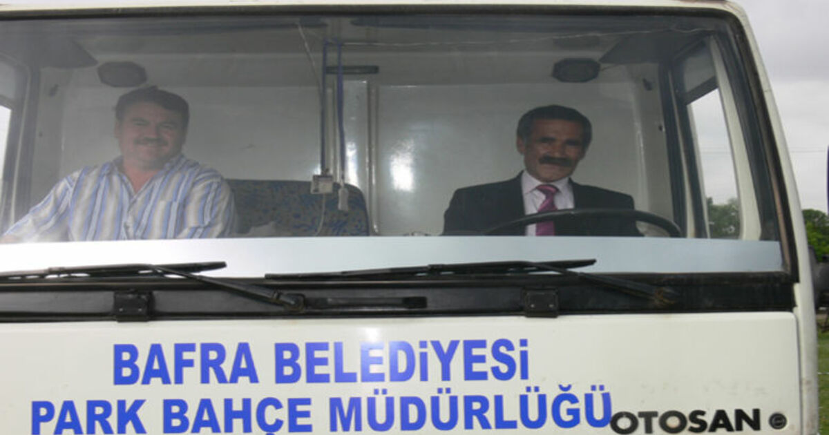 Gündüz İşte, Gece Siyasette Samsun'un Bafra Belediyesi Park Bahçeler Müdürlüğü'nde Şoför Olarak Görev Yapan Bağımsız Milletvekili Adayı Yılmaz Kapancı, Gündüz Mesaisini Tamamladıktan Sonra Gece Siyasi Çalışmalarını Yürütüyor