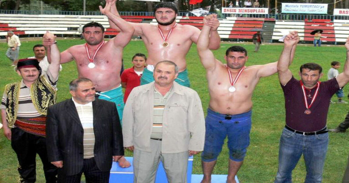 Bafra'da Başpehlivan Murat Keskin Samsun'un Bafra Güreş İhtisas Spor Kulübü Tarafından Ata Sporu Güreşi Yaşatmak İçin Organize Edilen 2. Geleneksel Karakucak Güreşleri'nde Başpehlivanlığı Havzalı Murat Keskin Kazandı
