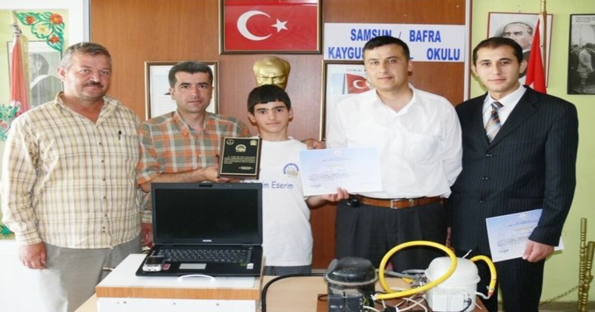 Bafra Kaygusuz İlköğretim Okulu'nun Büyük Başarısı Samsun'un Bafra Kaygusuz İlköğretim Okulunun 'Hibrit Tohum Dikme Makinesi' Projesiyle Türkiye'de İlk 25 Proje Arasına Girdi
