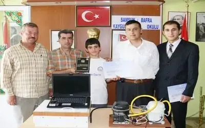 Bafra Kaygusuz İlköğretim Okulu'nun Büyük Başarısı Samsun'un Bafra Kaygusuz İlköğretim Okulunun 'Hibrit Tohum Dikme Makinesi' Projesiyle Türkiye'de İlk 25 Proje Arasına Girdi