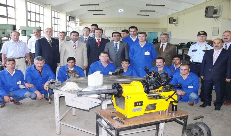 Eski Hükümlülere Doğalgaz Kursu Eski Hükümlüleri Topluma Kazandırmak Amacıyla İlkDefa Açılan 'Doğalgaz İç Tesisatçı Eleman Yetiştirme Kursu'na 12 Kişi Katılıyor