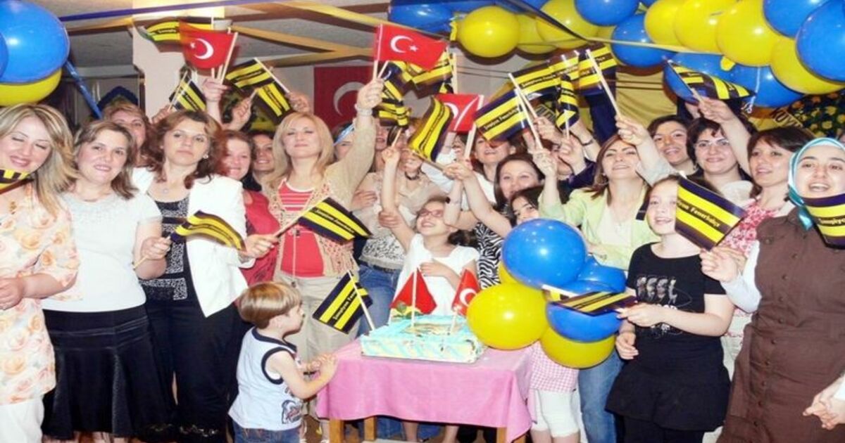 Bafra'da Fenerbahçeliler Şampiyonluğu Kutladı Bafra Fenerbahçeliler Derneği Tarafından Düzenlenen Gecede 100. Yıl Şampiyonluğu Kutlandı