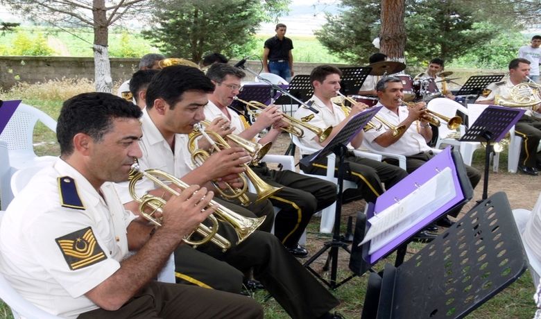 Askeri Bandodan Köyde Konser