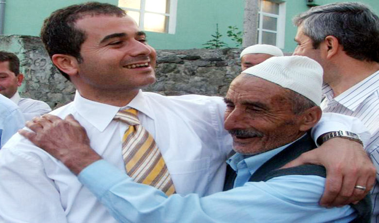Ak Parti'li Kılıç'ın Seçim Çalışmaları Ak Parti Samsun Milletvekili Ve 3. Sıra Adayı Suat Kılıç: "Halktan KorkanlarınHalka Hesap Vereceği Tarih Çok Yakın" "Ak Parti, Diğer Siyasi Partilerin Hayalini Süsleyen Projeleri 4.5 Yılda Yaptı" - Adalet ve Kalkınma Partisi (AK Parti) Samsun Milletvekili ve 3. Sıra Milletvekili Adayı Suat Kılıç, halktan korkanların halka hesap vereceği tarihin çok yakın olduğunu belirterek, AK Parti'nin, diğer siyasi partilerin hayalini süsleyen projeleri 4.5 yılda hayata geçirdiğini söyledi.