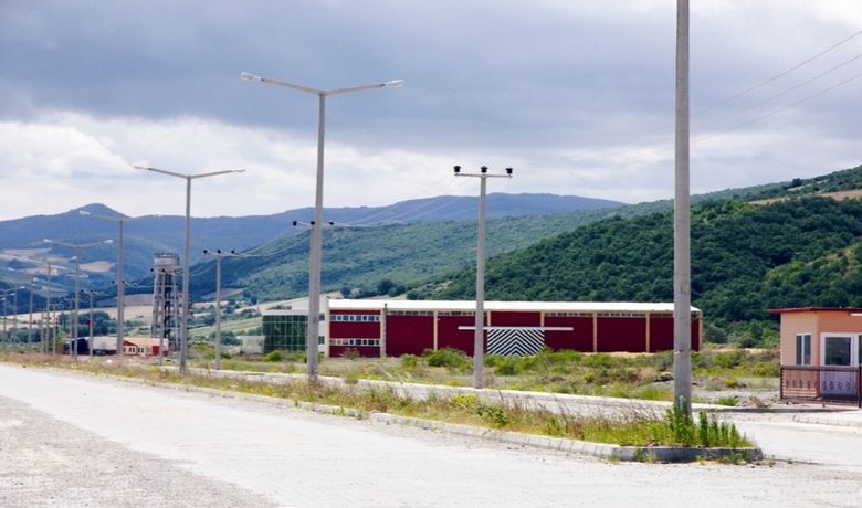 Bafra Osb'de 'Teşvik' Sıkıntısı Bafra Tso Başkanı Rızvan Aksoy: "Bafra Osb'de Fabrikalar Yükselmeye Başladı" "TeşvikYasası Kapsamına Samsun'un Dahil Edilmemesi, Bafra Osb'nin Bir 'Cazibe Merkezi' Olma Fırsatını Kaçırmasına Neden Olmuştur" - Bafra Ticaret ve Sanayi Odası(TSO) Yönetim Kurulu Başkanı Rızvan Aksoy, Bafra Organize Sanayi Bölgesi'nde(OSB) fabrikaların yükselmeye başladığını belirterek, "Teşvik Yasası kapsamına Samsun'un dahil edilmemesi, Bafra OSB'nin bir 'cazibe merkezi' olma fırsatını kaçırmasına neden olmuştur" dedi.