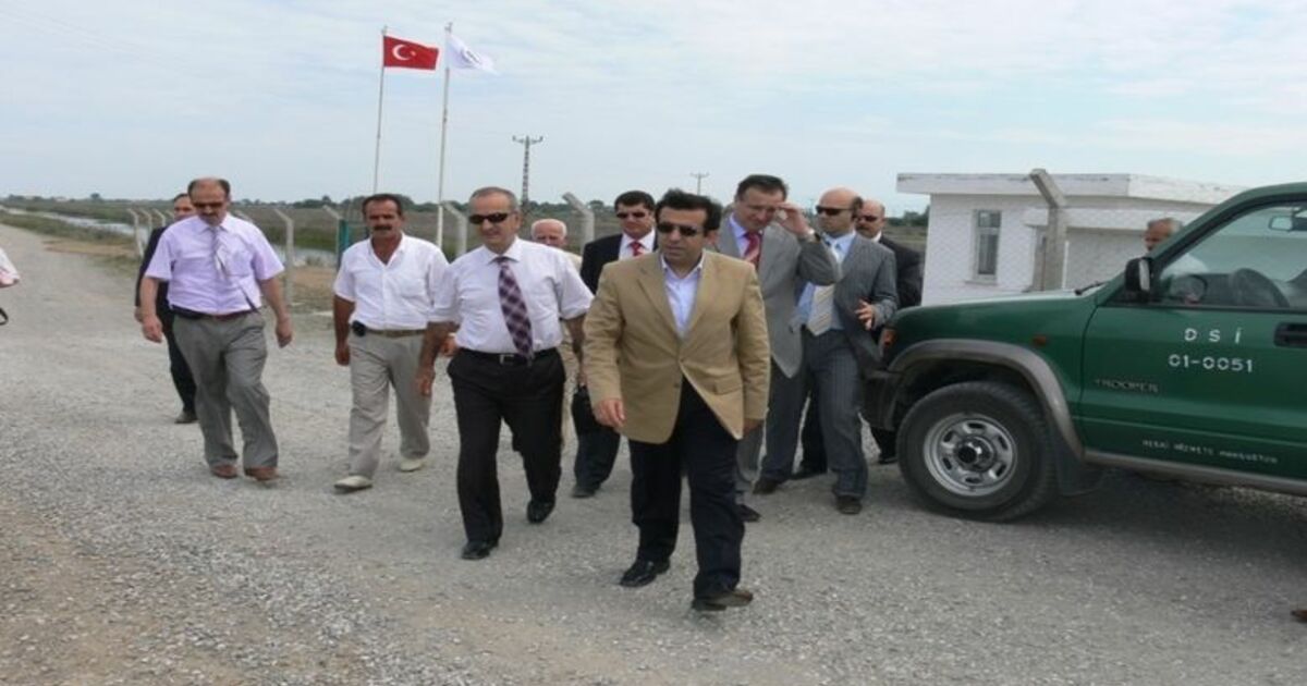 Vali Güzeloğlu'nun Bafra Ziyareti Samsun Valisi Hasan Basri Güzeloğlu, Bafra Ovası Sulamasına Yönelik Yapılan Çalışmaları Yerinde İnceledi