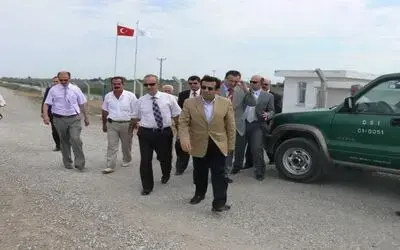 Vali Güzeloğlu'nun Bafra Ziyareti Samsun Valisi Hasan Basri Güzeloğlu, Bafra Ovası Sulamasına Yönelik Yapılan Çalışmaları Yerinde İnceledi