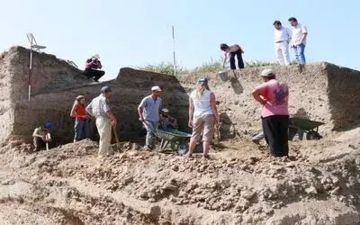 İkiztepe Kazılarıyla Tarih Gün Yüzüne Çıkarılıyor İkiztepe Kazıları, İkiztepe Köyü Ören Yerindeki Tepe-1 Ve Çevresindeki 20 Dönümlük Arazide 33 Yıldır Sürdürülüyor