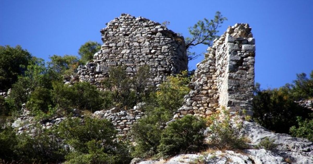 İlgisizlik, Tarihi Yok Ediyor Samsun'un En Önemli Tarihi Eserlerinden Olan Asarkale'yi, İlgisizlik Yok Ediyor Karadeniz Sahilinde Bulunan En Büyük Kaleden Biri Olan Asarkale'nin Restore Edilerek Turizme Kazandırılması Gerektiği Belirtildi