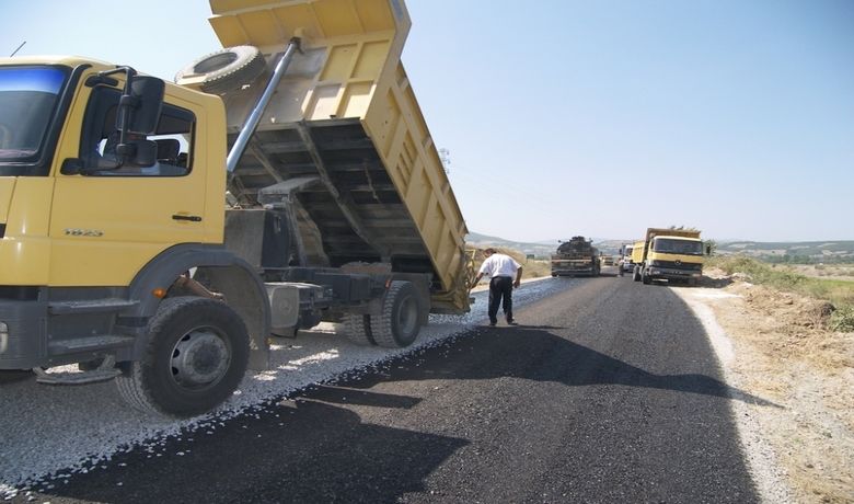 Bafra Osb Yolu Asfaltlandı - Samsun'un Bafra Organize Sanayi Bölgesi (OSB) yolu, devlet-millet işbirliği sonucu asfaltlandı. Bafra OSB yolunun asfalt yapılmasıyla ilgili yıllardır devam eden çalışma, Bafra Ticaret ve Sanayi Odası(TSO) Başkanı Rızvan Aksoy'un girişimleri sonucunda tamamlandı. Çalışma kapsamında şehir merkezini OSB'ye bağlayan Aktekke köyü yolu üzerinde yaklaşık 2.5 kilometrelik yol asfaltlandı.