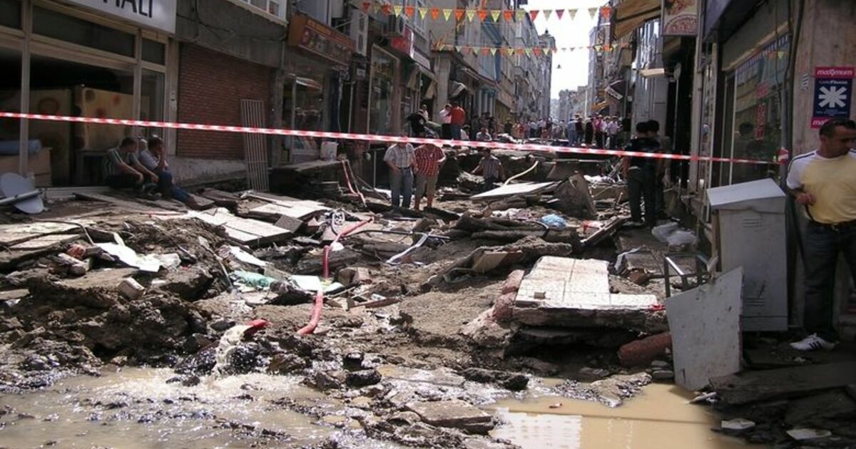 Samsun'da Selin Faturası Ağır Oldu Vali Hasan Basri Güzeloğlu: "Ön Hasar Tespitine Göre 669 İşyeri, 194 Meskende Hasar Var" "İlçelerimize Bağlı 11 Köyümüzde 3 Bin 944 Dekar Alanda 678 Bin 725 Ytl'lik Zarar-ziyan Var"