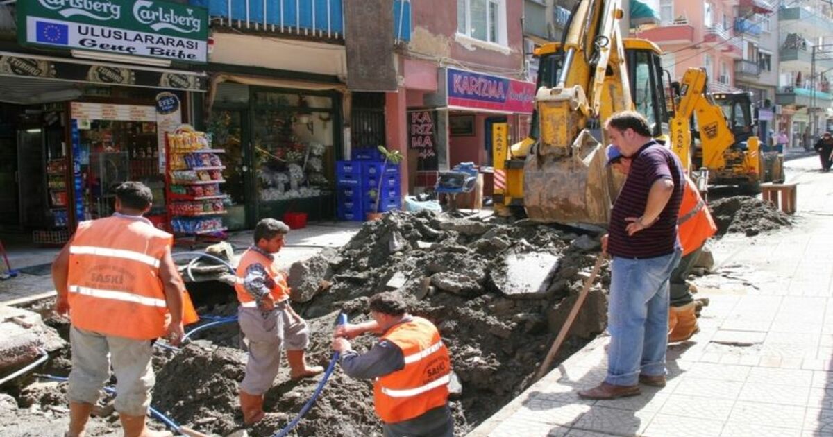 Samsun'u Yağış Bırakmıyor Samsun'da 3 Gündür Devam Eden Sağanak Yağış Çalışmaları Etkilerken, Ekipler Yağışın Durduğu Anları Değerlendirerek Alt Yapıyı Yeniliyor