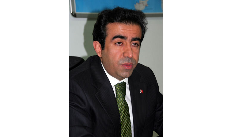 Samsun'da İl Kriz Masası Çalışmaları Samsun Valisi Hasan Basri Güzeloğlu: "Selin Ardından Devam Eden Hasar Tespitlerinde Bin 341Ev Ve İşyeri Zarar Gördü" "3 Bin 944 Dekar Tarım Alanında 678 Bin 725 Ytl Zarar Tespit Edildi" - Samsun Valisi Hasan Basri Güzeloğlu, İl Kriz Komitesi'nin selin ardından devam eden hasar tespit çalışmalarında bin 341 ev ve işyerinin zarar gördüğünün belirlendiğini söyledi.