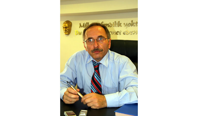 Yedaş'ın Selden Zararı 300 Bin Ytl Yedaş 21.Bölge Müdürü Mehmet Özkan: “selden Zararımız 300 Bin Ytl” - Yeşilırmak Elektrik Dağıtım A.Ş.(YEDAŞ) 21. Bölge Müdürü Mehmet Özkan, YEDAŞ'ın sel ve yıldırımdan dolayı 300 bin YTL civarında bir zarar gördüğünü söyledi.