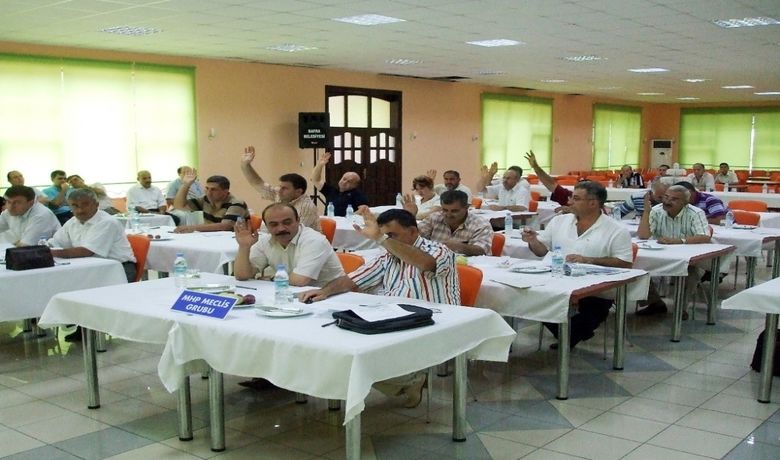 Su Arıtma Tesisi İçin Başkanlığa Tam Yetki - Samsun'un Bafra Belediye Meclisi, su arıtma tesisi yapılması için Başkan Şükrü Neiş'e yetki verdi. Bafra Belediyesi eylül ayı olağan meclis toplantısı gerçekleştirildi. Toplantıda gündem maddelerinden biri olan arıtma tesisi yapılması konusu görüşüldü. Bafra Belediye Başkanı Şükrü Neiş, 'ters ozmos prosesleri' adı verilen gelişmiş su arıtma teknolojisi hakkında bilgi verdi. Görüşmelerin ardından Belediye Başkanlığı'na, belediye meclis üyeleri tarafından oy birliğiyle yetki verildi.