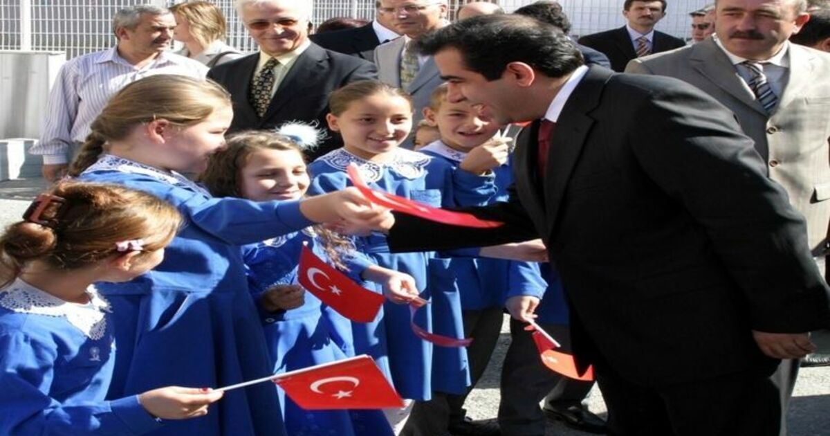 Samsun'un, 60 Şehrin Nüfusundan Fazla Öğrencisi Var Samsun Valisi Hasan Basri Güzeloğlu: "Samsun'da Eğitim Yatırımları Yüz Güldürücü"