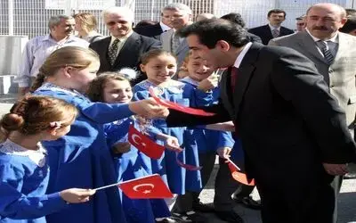 Samsun'un, 60 Şehrin Nüfusundan Fazla Öğrencisi Var Samsun Valisi Hasan Basri Güzeloğlu: "Samsun'da Eğitim Yatırımları Yüz Güldürücü"