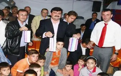 Bafra'da 6 Asırlık Gelenek Samsun'un Bafra İlçesinde, 600 Yıllık Geçmişi Olan "Selle Sepet Top Kandil Şenlikleri" Coşkuyla Kutlandı