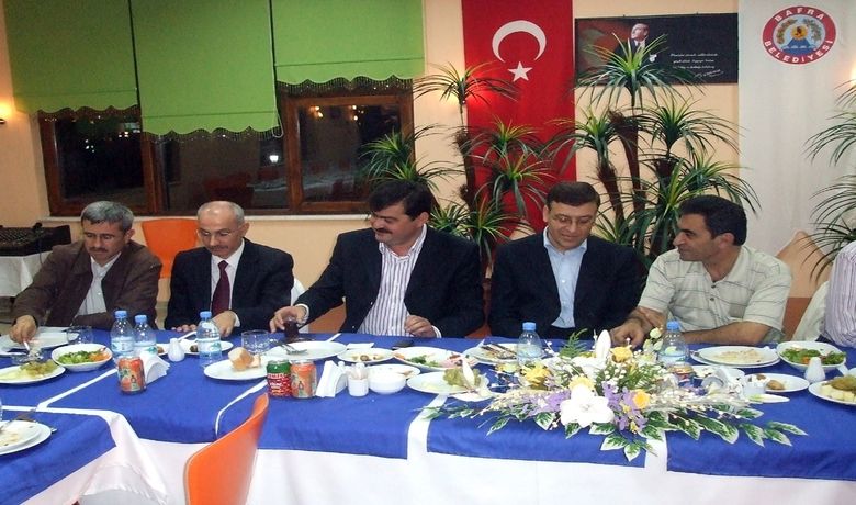 Bafra Belediye Personeli İftarda Buluştu - Samsun'un Bafra İlçe Belediye Başkanı Şükrü Neiş, belediye bünyesinde görev yapan daire amirleri, memur ve işçilere iftar yemeği verdi.