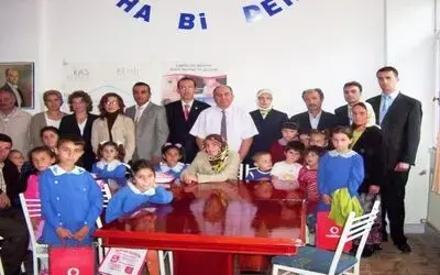 Dünya Çocuklar Günü Dünya Çocuklar Günü Dolayısıyla Düzenlenen Resim Yarışmasında Dereceye Giren Öğrenciler Ödüllerini Aldı