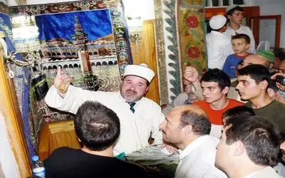 Sakal-ı Şerif İzdihamı Bafra İlçesinde, Tarihi Büyük Camii'nde Ziyarete Açılan Sakal-ı Şerif'i Görmek İsteyen Vatandaşların Yoğunluğu İzdihama Yol Açtı