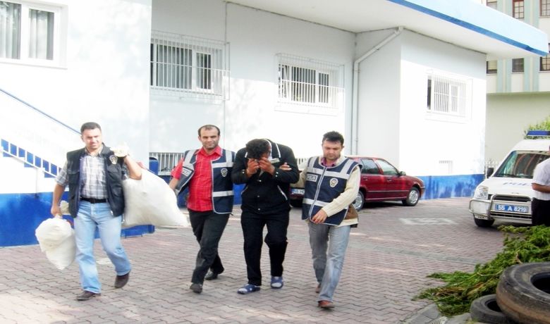 Samsun'da 7 Kilo 285 Gram Kubar Esrar Ele Geçti - Samsun'un Bafra ilçesinde 7 kilo 285 gram kubar esrar ele geçirildi.