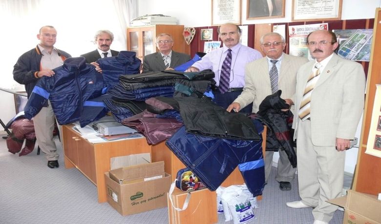 Balkan Türkleri Derneği'nden Öğrencilere Kaban Yardımı
