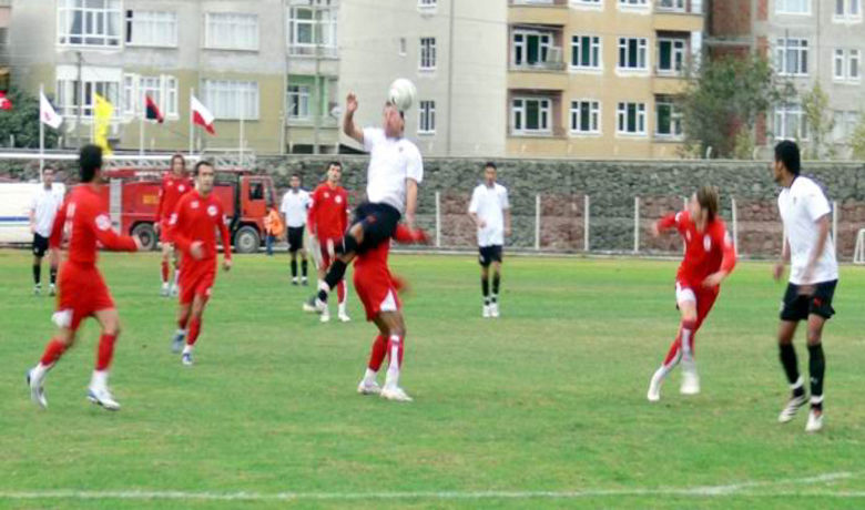 Tff 3. Lig Bafra Belediyespor: 1 Gümüşhanespor: 0 - TFF 3. Lig 2 Grup'ta oynanan maçta Bafra Belediyespor, kendi sahasında Gümüşhanespor'u 1-0 mağlup etti.