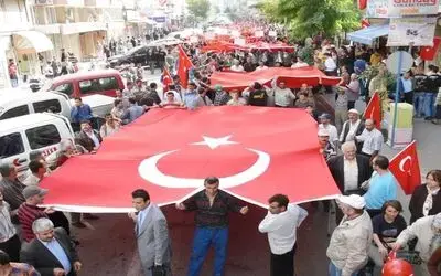 Bafra'da 20 Bin Kişi Terörü Lanetledi Samsun'un Bafra İlçesinde Gerçekleştirilen 'Teröre Lanet' Mitingine Katılan Yaklaşık 20 Bin Kişi, Terörü Kınadı
