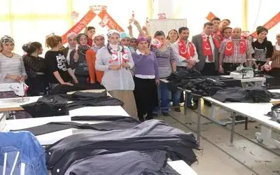 Teröre İlginç Tepki Tekstil Fabrikasının Şalterini İndirerek Teröre Tepki Gösterdi