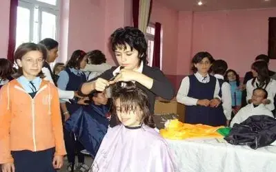 Öğrencilere Saç Bakımı