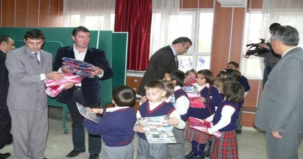 Tobb Ve Bafra Tso'dan Öğrencilere Eşofman Yardımı
