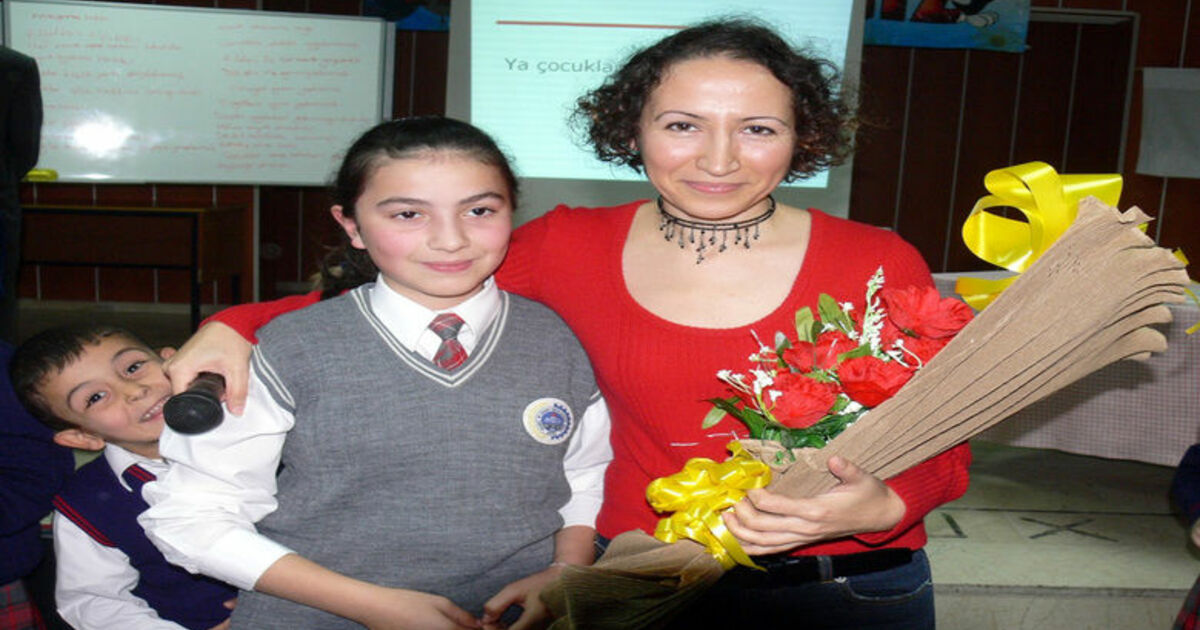 Çocuklara Hakları Anlatıldı Omü Eğitim Fakültesi Öğretim Üyesi Yrd. Doç. Dr. Zeynep Alat: "Çocukların Özel Hayatı Korunur" "16 Yaşından Küçük Olan Çocuklar Askere Alınmaz" "18 Yaşından Küçük Çocuklara İdam Cezası Verilemez"