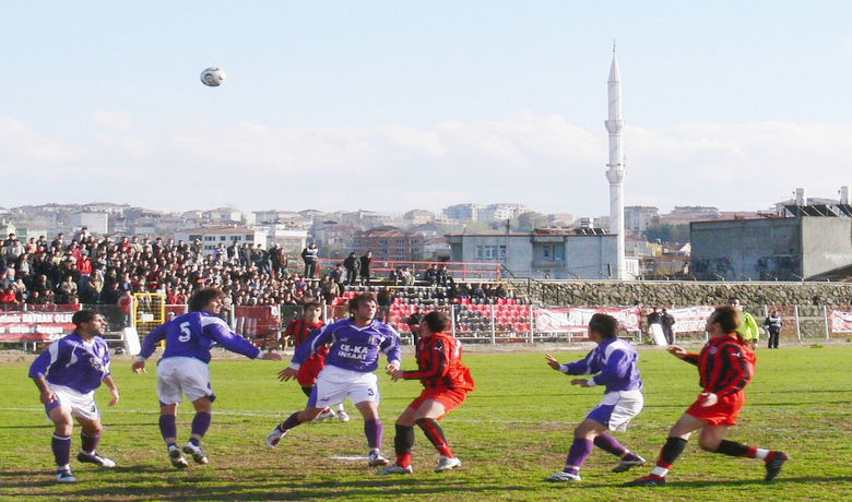 Tff 3. Lig BafraBelediyespor: 0 Artvin Hopaspor: 0 - TFF 3. Lig 2. Grup'ta oynanan maçta Bafra Belediyespor, kendi sahasında karşılaştığı Artvin Hopaspor ile golsüz berabere kaldı.