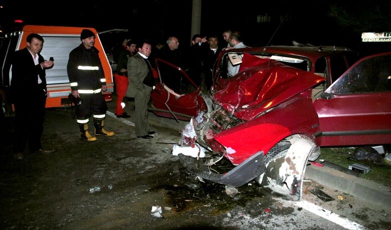 Samsun'da Trafik Kazası: 4 Yaralı ÜçAracın Karıştığı Trafik Kazasında 4 Kişi Yaralandı - Samsun'da üç aracın karıştığı trafik kazasında 4 kişi yaralandı.