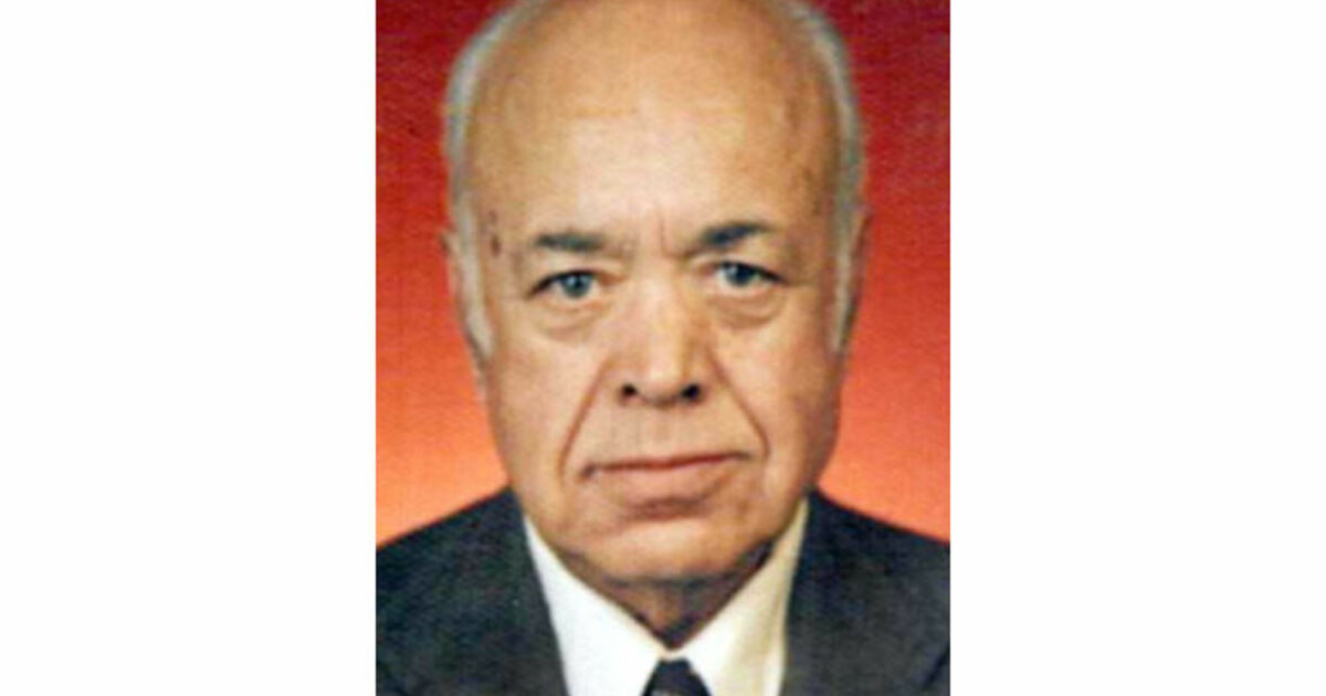 Eski Chp Milletvekili Fevzi Ceylan Toprağa Verildi Milletvekili Fevzi Ceylan'ın Naaşı, Cuma Namazına Müteakip Kılınan Cenaze Namazının Ardından Toprağa Verildi