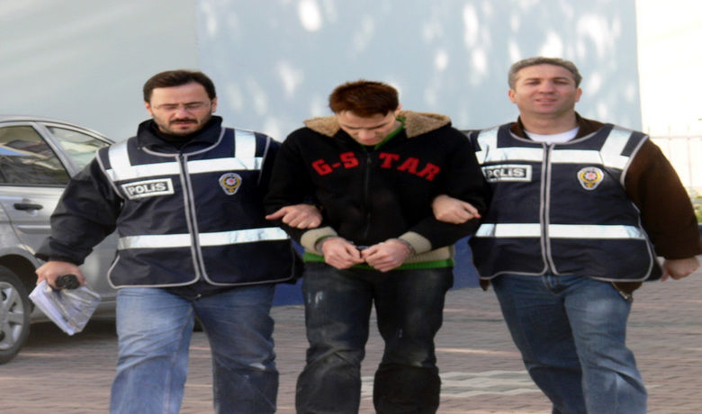 İş Yerinden Para Ve Tabanca Hırsızlığı - Samsun'un Bafra ilçesinde, girdiği iş yerinin kasasından bin 700 YTL ve ruhsatlı tabancayı çalan şahıs yakalandı.