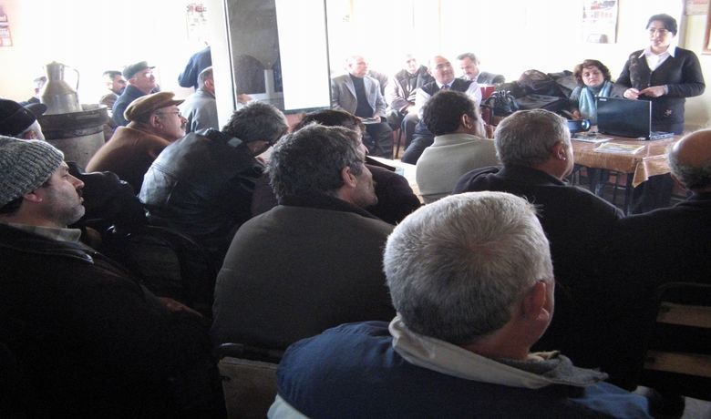 Samsun'da Sözleşmeli Tarım Modeli Çalışmaları - Samsun'un Bafra ve 19 Mayıs ilçelerinde çiftçilerin tarımsal sanayinin gelişmesine katkıda bulunacak 'sözleşmeli tarım modeli' hakkında bilgilendirmek amacıyla eğitim çalışması başlatıldı.