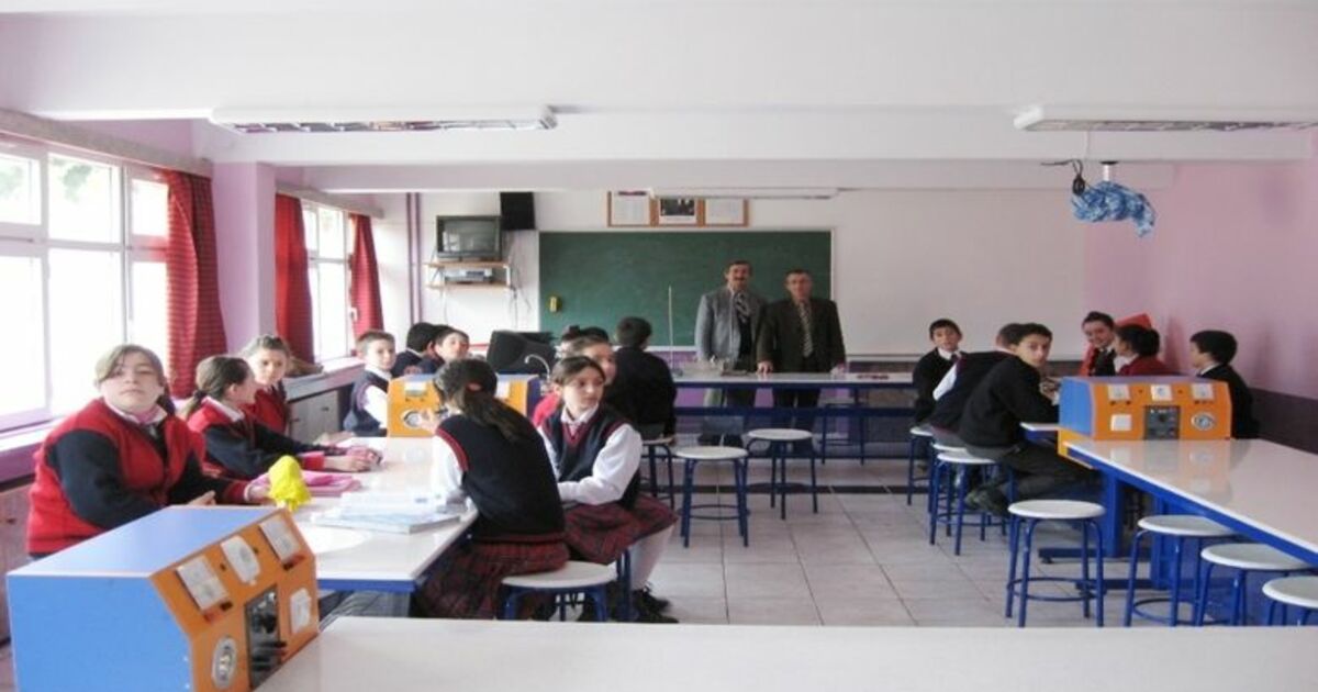 Velilerden Okula Fen Ve Teknoloji Laboratuvarı